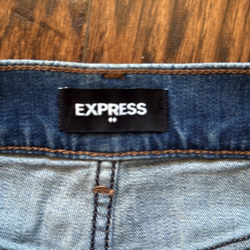 NWT!  Express Blue Mom Jean Shorts High-Waisted Cuffed, size 00 - Picture 4 of 6